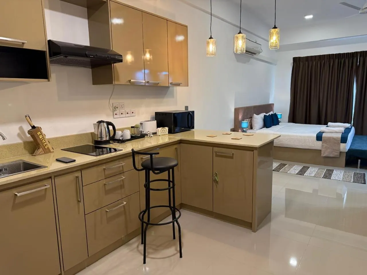 Ocean Breeze Negombo - Alandra Apartment