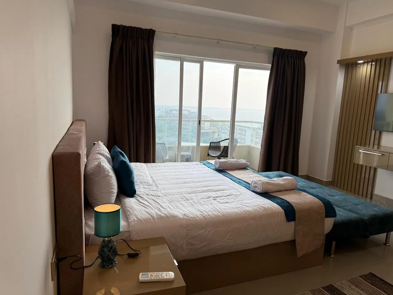 Ocean Breeze Negombo - Alandra Apartment 0*,